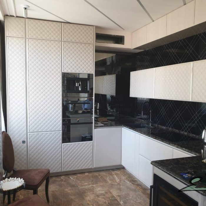 photo5298657890325874682