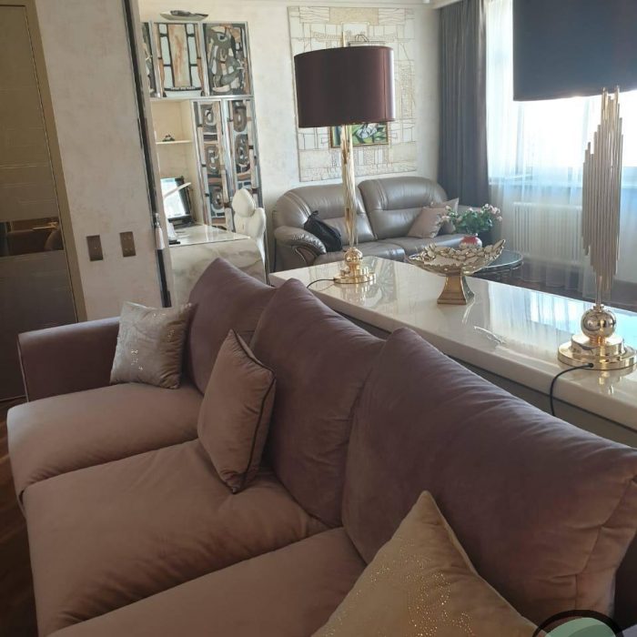 photo5298657890325874688